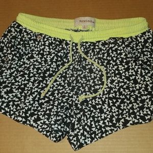 Triangle print shorts